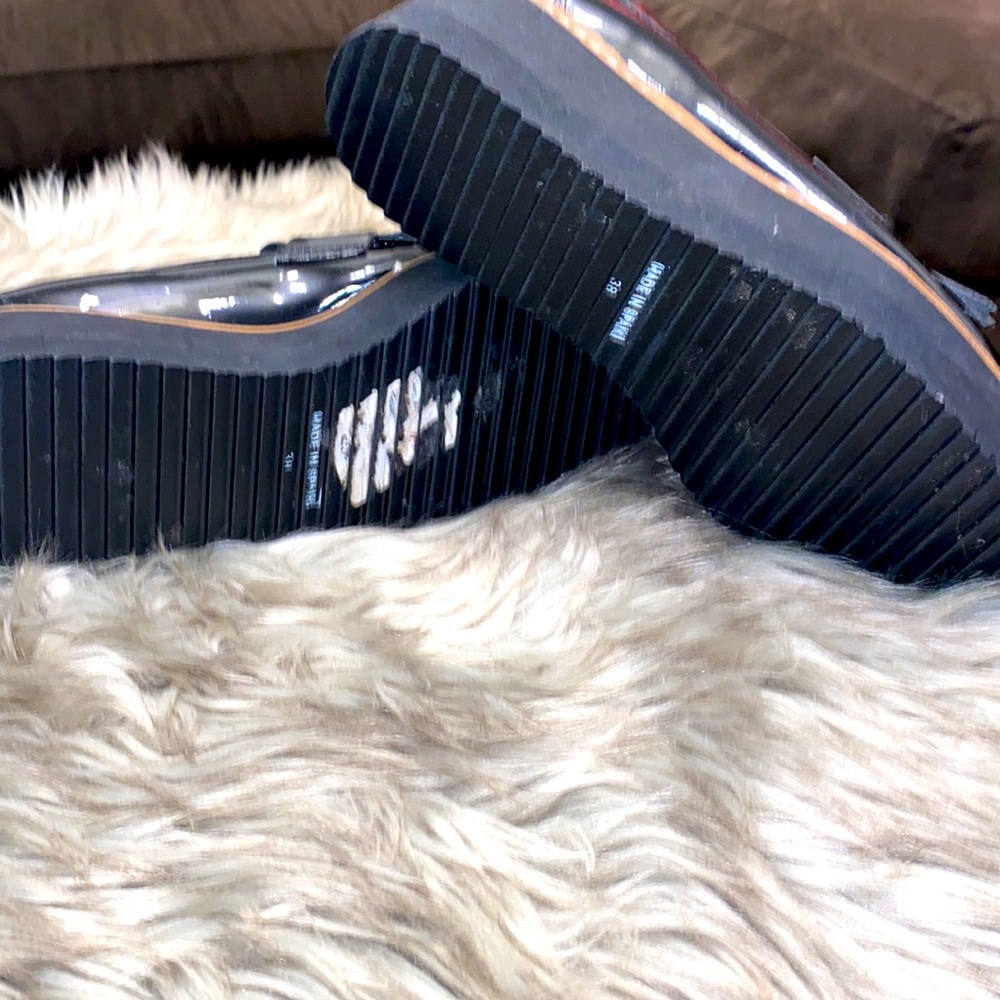 Shoes - Picture 4 of 5